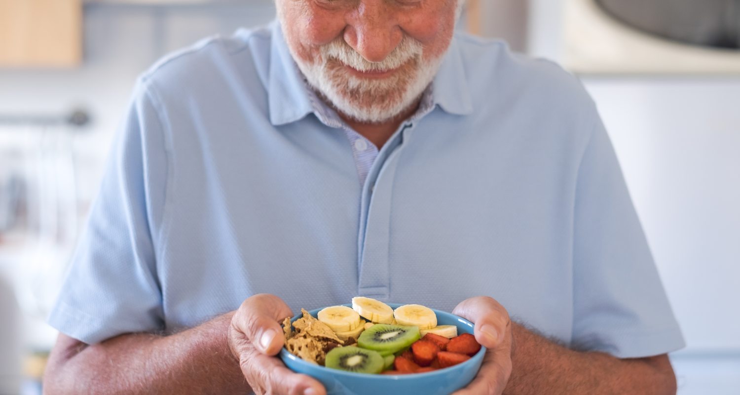 Alimentos para la memoria en adultos mayores: qué comer para cuidar el cerebro